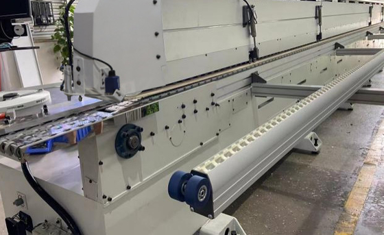 Heavy Duty Automatic High Speed Edge Banding Machine (mesin banding tepi kecepatan tinggi)